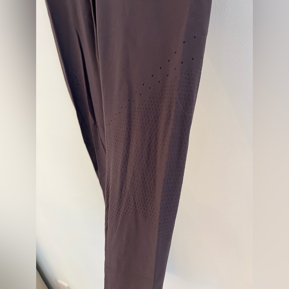 Lululemon Compression 28” High Rise Leggings, Size 4 - Picture 5 of 7
